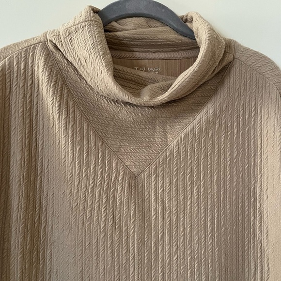 NWT Tahari Sport Viscose blend Pullover Oversized Women’s size small - Picture 6 of 16